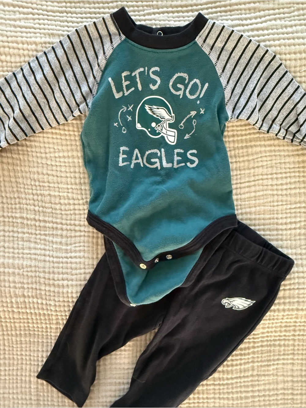 6-9m Teal and Black Eagles Baby One-Piece Set